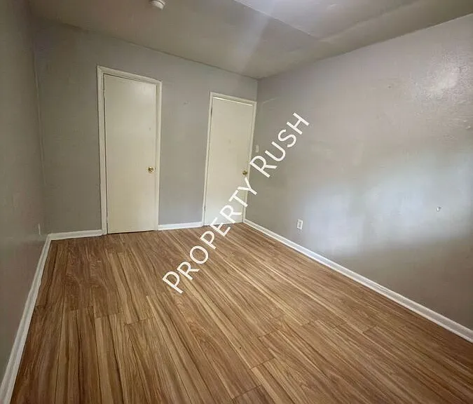 708 W 47th St #B — Photo 10