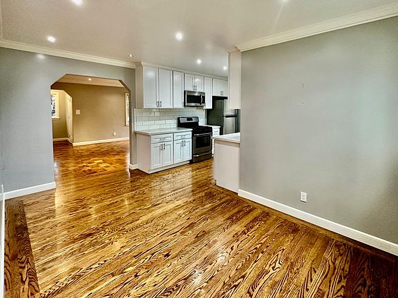 2nd image of 335 San Antonio St