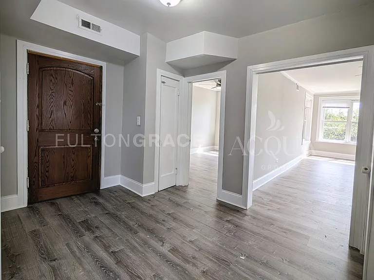 6300 N Oakley Ave #3 — Photo 8