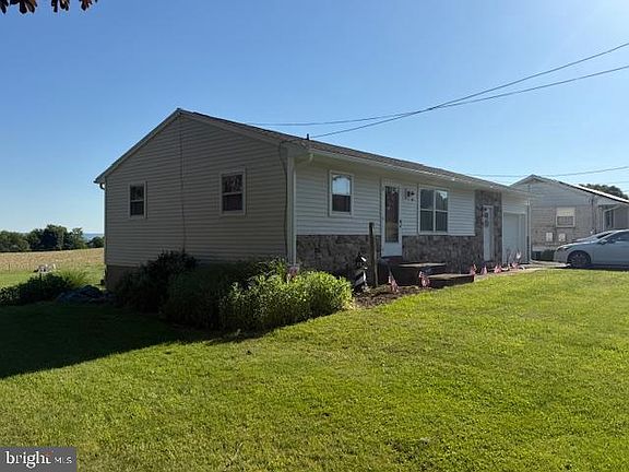2nd image of 890 Richard Dr