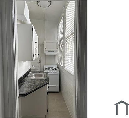 4th image of 364 Baker St APT B