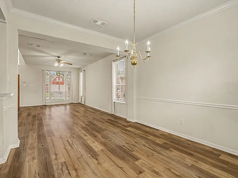 10840 Sycamore Dr N — Photo 13