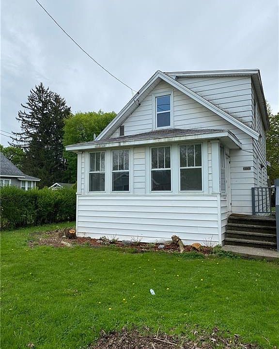 1st image of 179 Leonard Ave