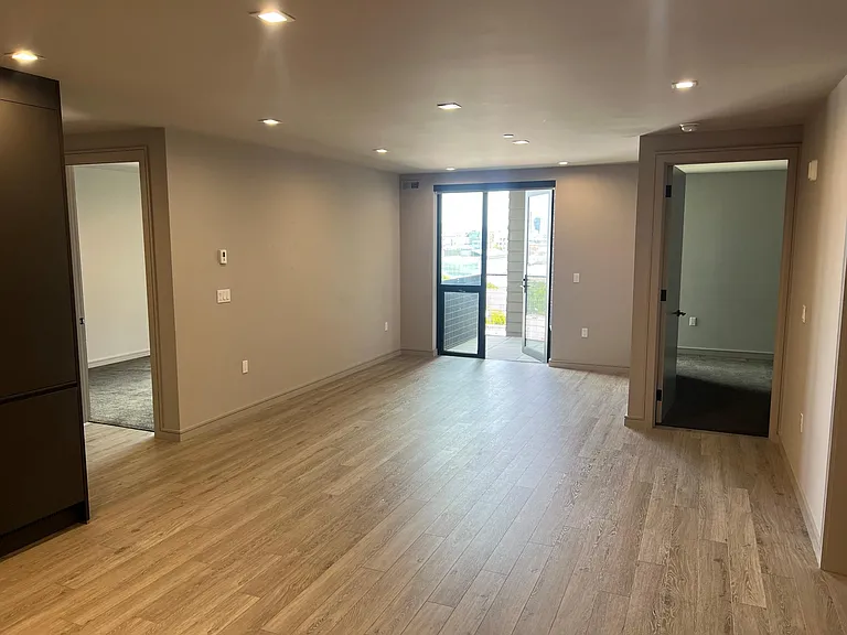 799 S Van Ness Ave — Photo 12