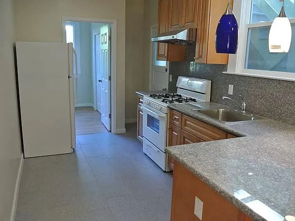 4th image of 549 20th Ave