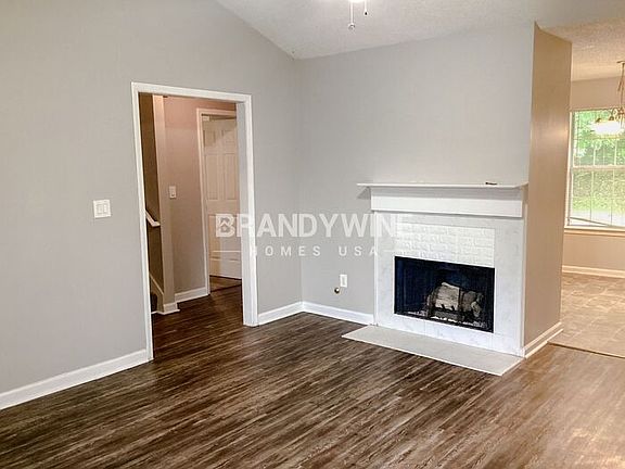 3rd image of 609 Fieldcrest Dr