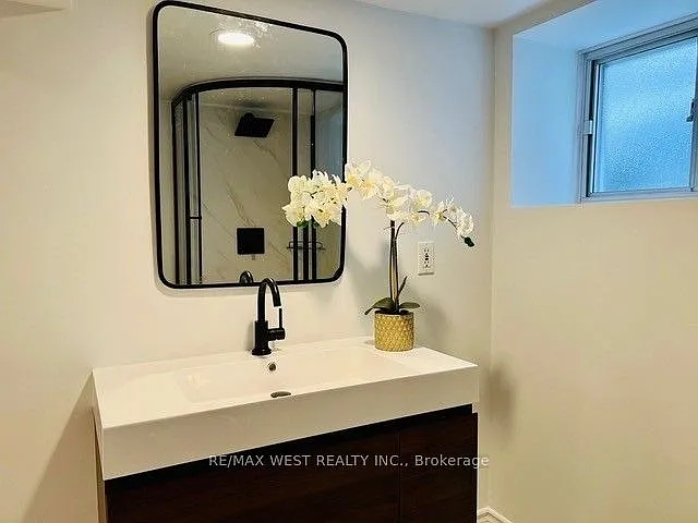 27 Oakview Ave #BASEMENT — Photo 7