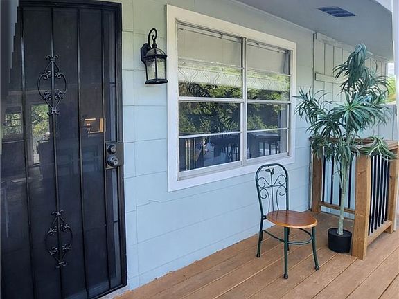 4th image of 100 Turner Ln
