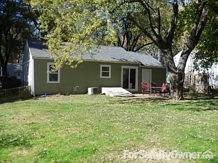 Front view
						:
						Beautiful colors chosen by interior designer.