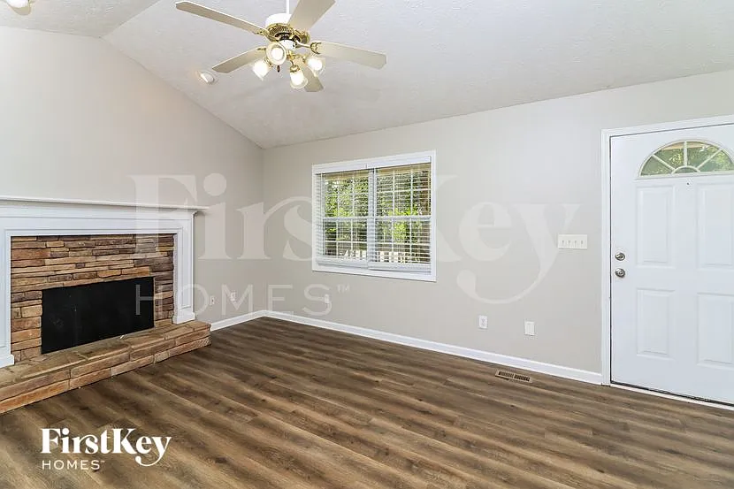 3 bed, 2.0 bath, 1288 sqft, $1,910 — Photo 4