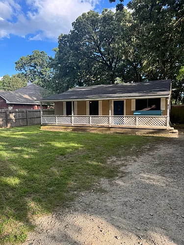 105 Memorial Dr Photo 1