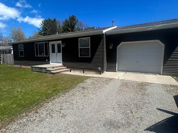 1012 Owosso St, East Tawas, MI 48730
