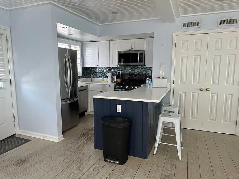 2149 Fairfield Beach Rd — Photo 14