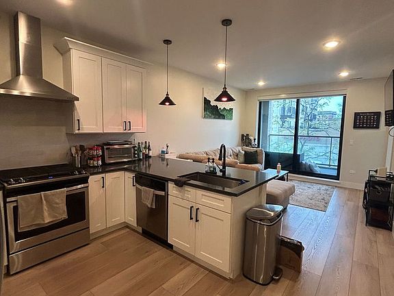 4th image of 1646 W Belmont Ave #201