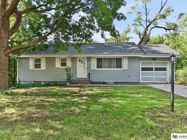 8741 Charles St, Omaha, NE 68114