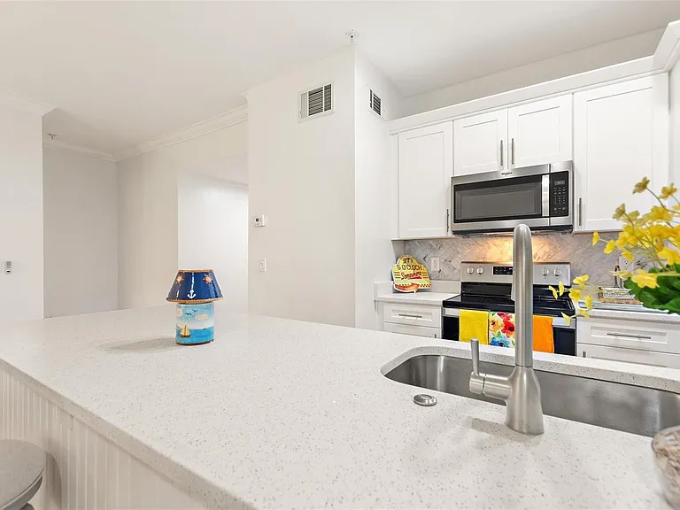 516 Water St #1 — Photo 6