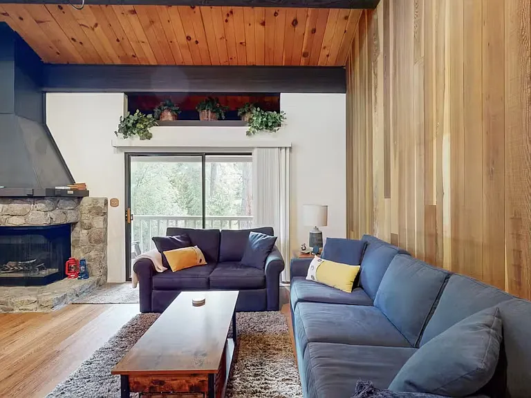 1001 Commonwealth Dr — Photo 3