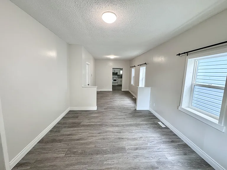 476 Aylmer Ave — Photo 3