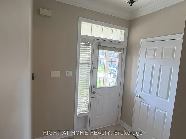 476 Mahogany Ct — Photo 3