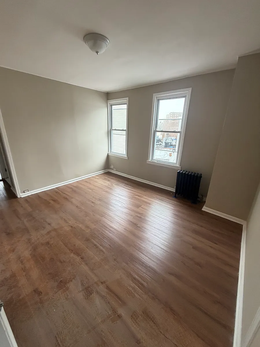 Building Photo - 17 Maple Ave #2