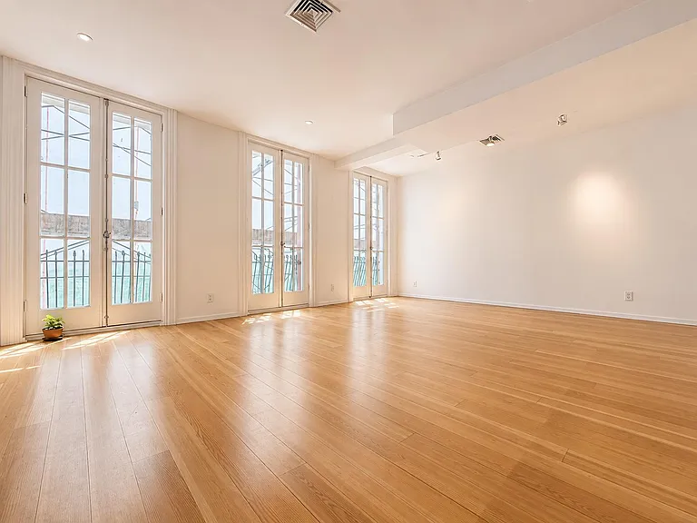 6 Bond St #3 — Photo 8