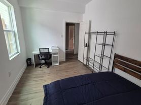 1 bed, 1.0 bath, $700, 6