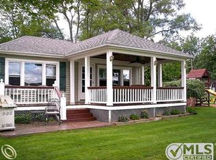 8621 Ardmore Ave, Brighton, MI