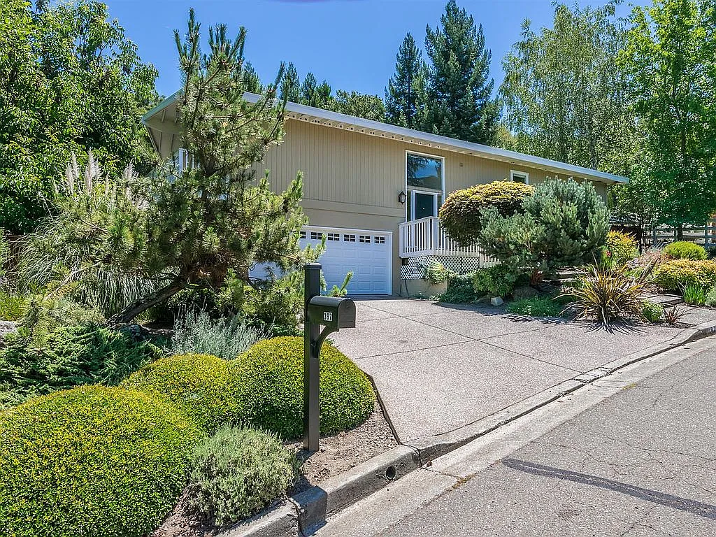 397 Springfield Pl photo 1