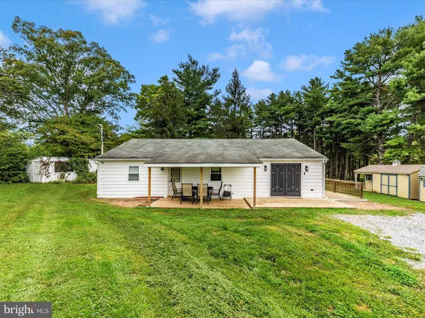 15548 Falling Waters Rd, Williamsport, MD 21795