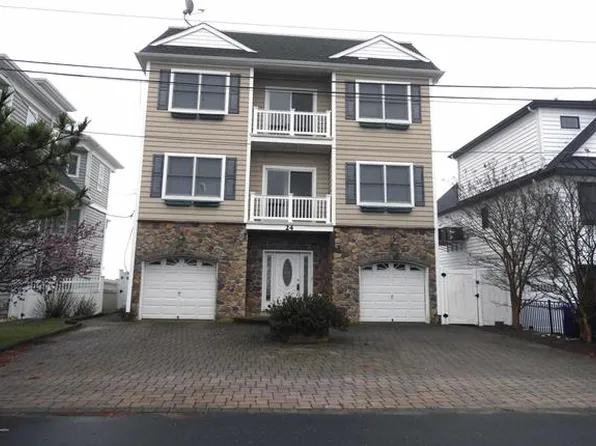 24 Captains Dr, Toms River, NJ 08753