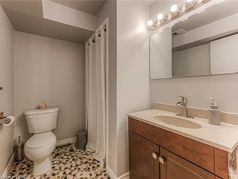 483 Kingscourt Dr #A — Photo 12