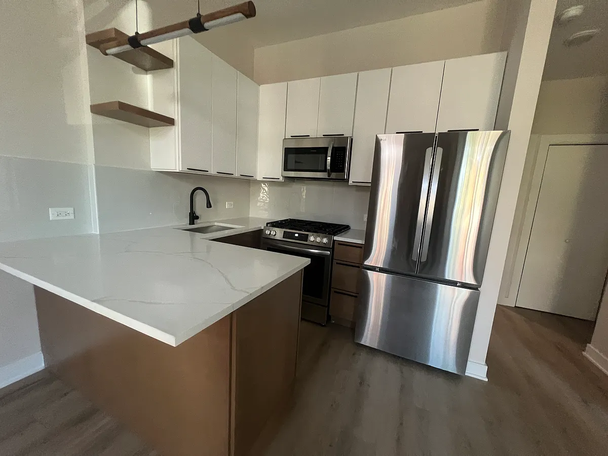 Building Photo - 1531 W 18th St #2A