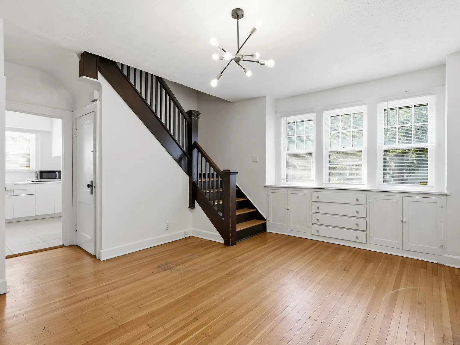 3 bed, 1.5 bath, 1600 sqft, $1,800 — Photo 4