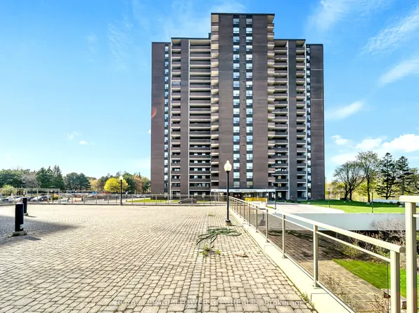 1535 Lakeshore Rd E Unit 305, Mississauga, ON L5E 3E2