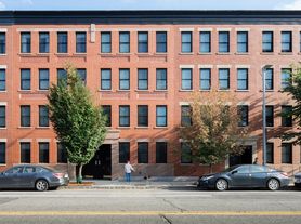 37 Chelsea St, Boston, MA