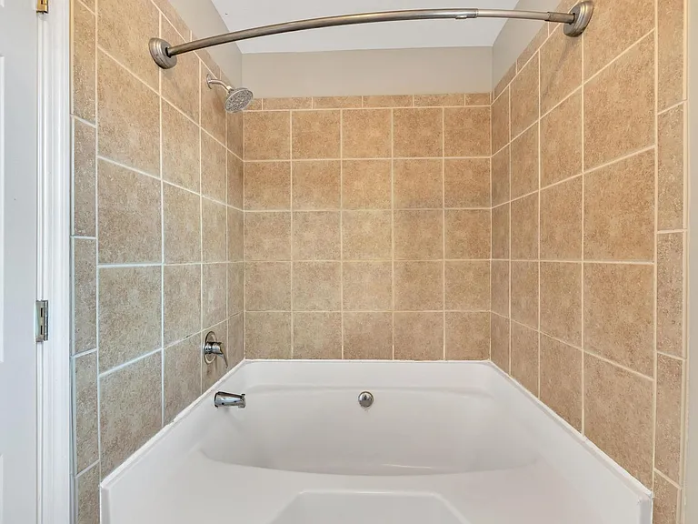 324 Beacon Ln — Photo 11