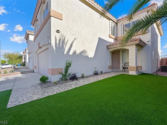 3rd image of 823 Plantain Lily Ave