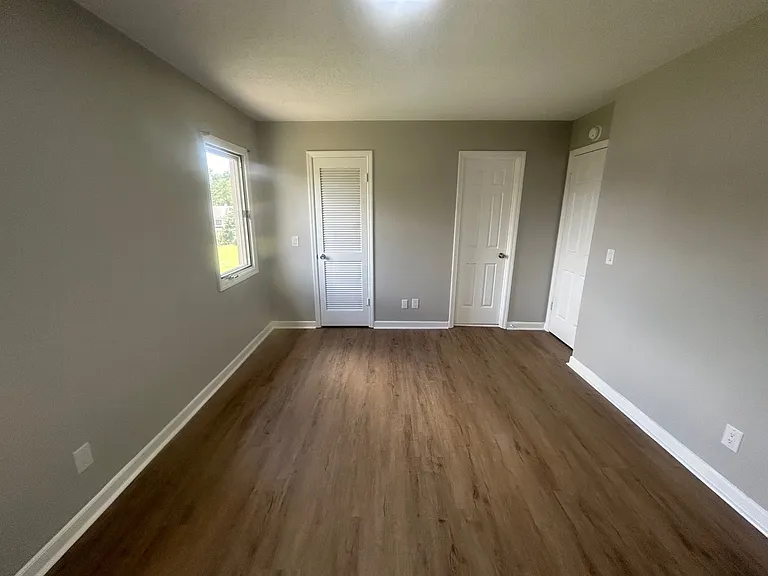 137 Lionsgate Dr — Photo 26