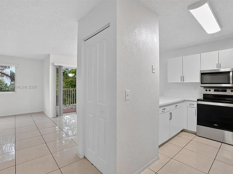 6225 Kendale Lakes Cir #253 — Photo 35