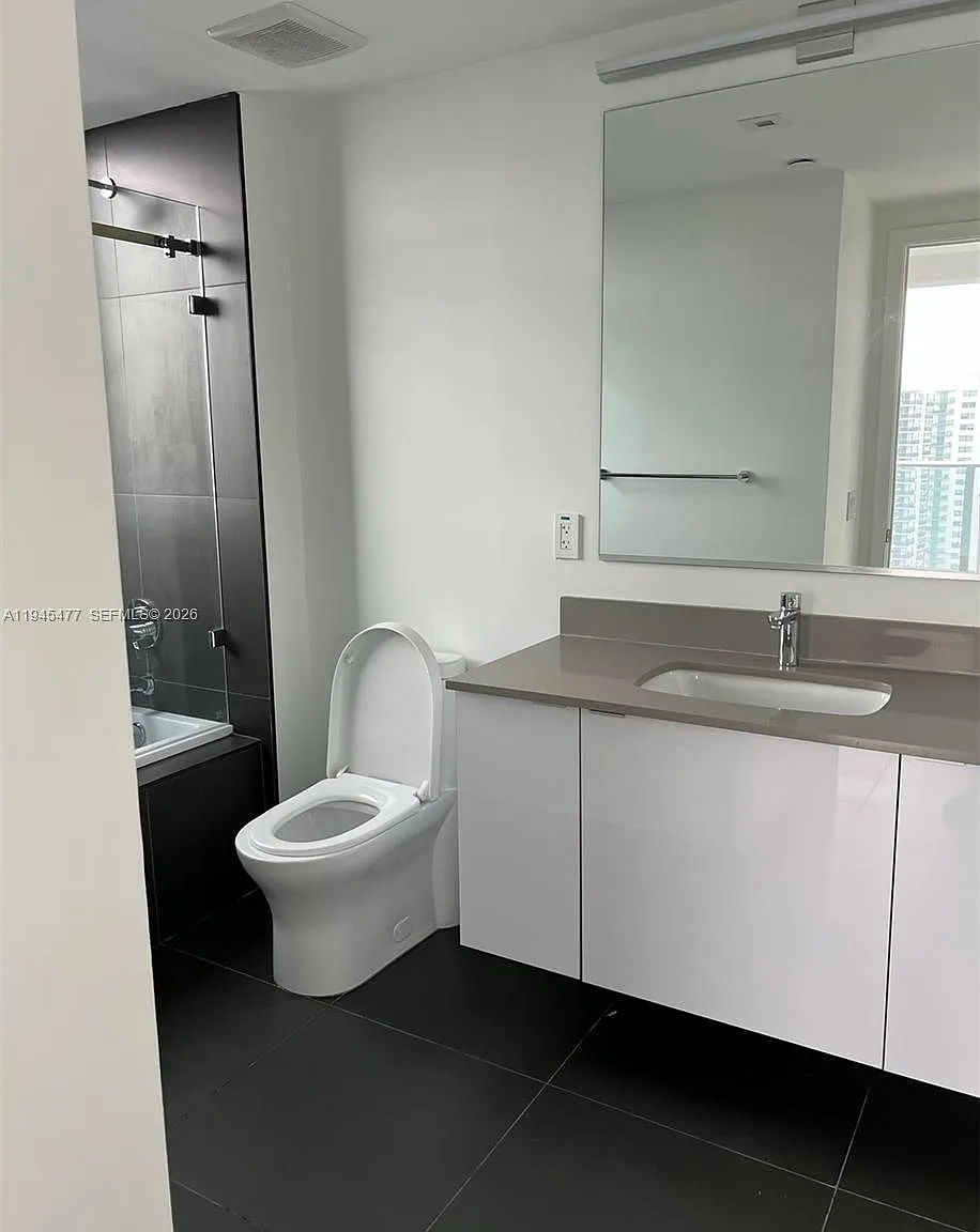 1 bed, 1.0 bath, 853 sqft, $3,200 — Photo 4