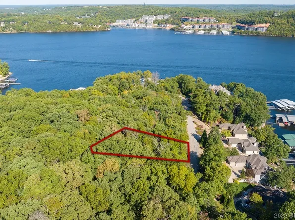493 Grand View Dr, Sunrise Beach, MO 65079
