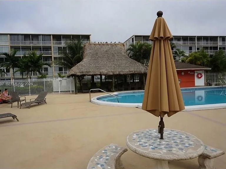 950 Hillcrest Dr #109 — Photo 9