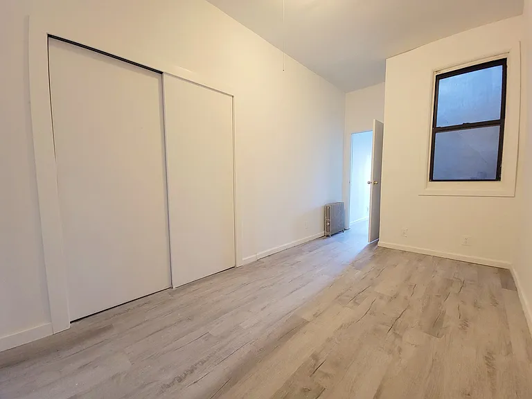 557 Wilson Ave #3L — Photo 7