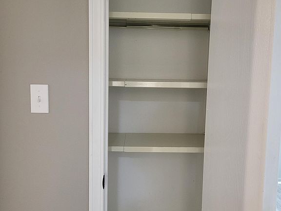 3rd image of 906 E D St #9