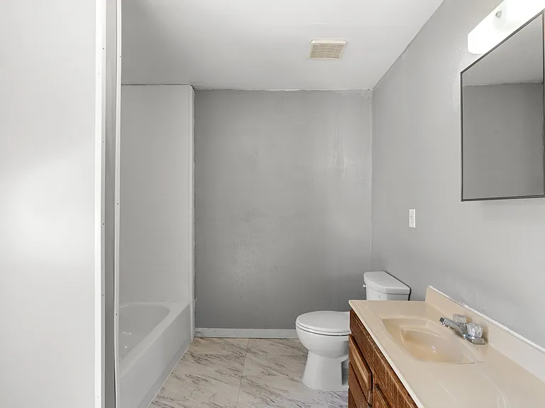 1020 J St #7 — Photo 11