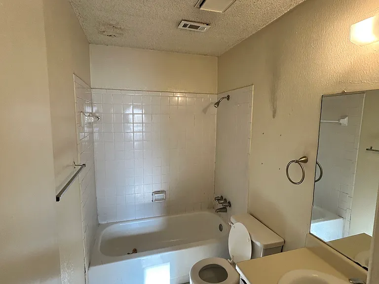1002 Summer Court Cir #B — Photo 7