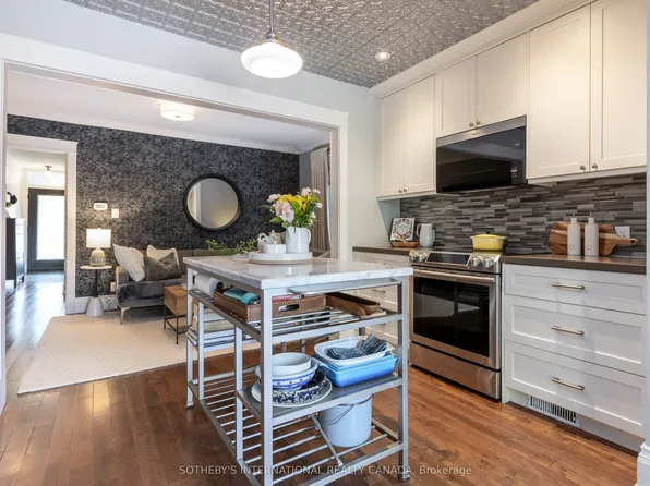 2 Rexford Rd, Toronto, ON M6S 2M3