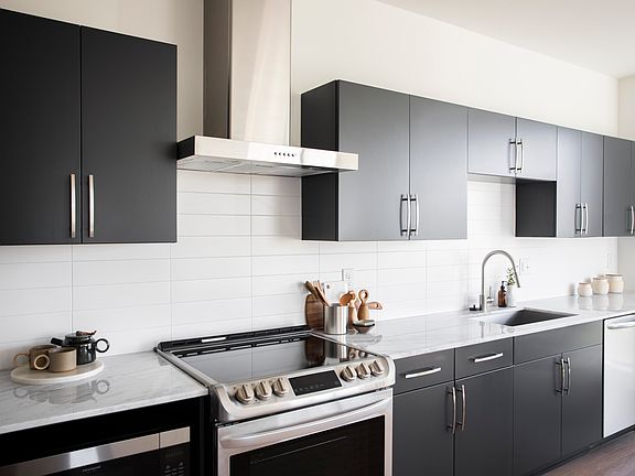 Brazilian Calacatta Marble Countertops Custom Cabinetry