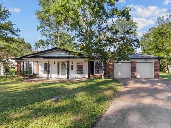1033 Flair Ct, Saint Louis, MO 63146
