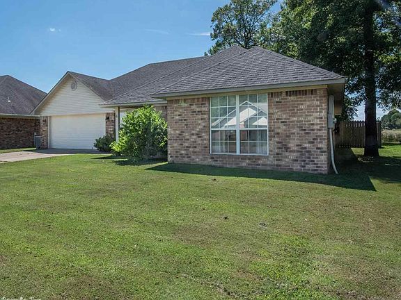3rd image of 6 Blair Dr